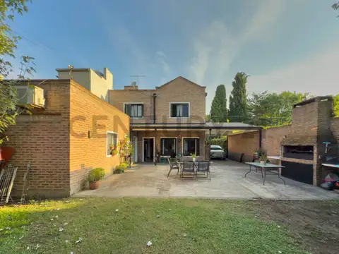 Casa 5 ambientes con 3 baños