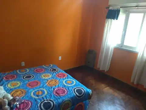 VENTA CASA CON BUEN PARQUE