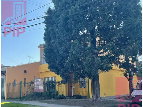 HERMOSA CASA DE 5 AMBIENTES EN 2 PLANTAS.