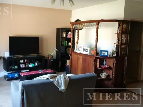 Casa 5 ambientes con 2 baños