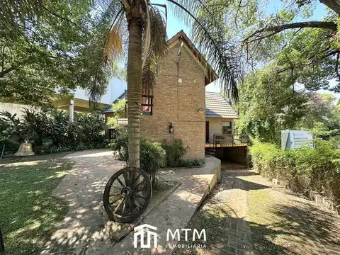 Casa en Venta con 2 cocheras