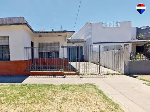 Venta Casa 3 ambientes jardín Bernal Quilmes