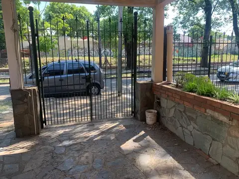 Venta casa con garage a reciclar en una planta San Andres