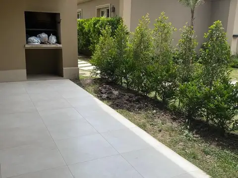 Casa en Venta en Complejo Liquidambar, USD 189.000