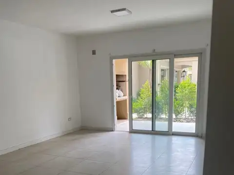 Casa 3 Ambientes en Venta en Liquidambar -