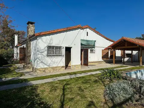 Casa 5 ambientes con 2 baños