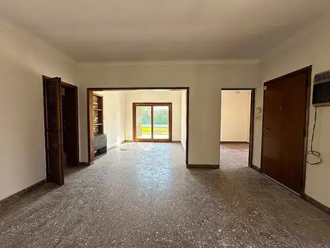 Casa de 5 ambientes con quincho y piscina en Ezeiza, Barrio Uno.