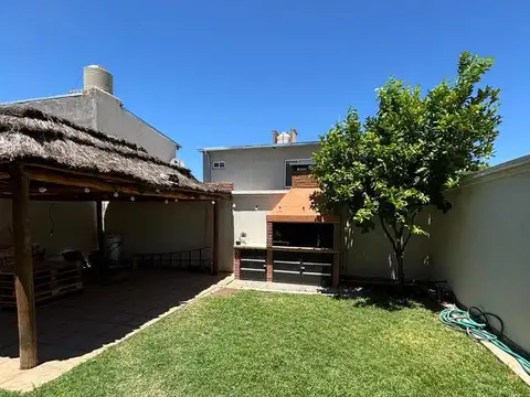 Casa en venta - 4 Dormitorios 2 Baños - General Alvear