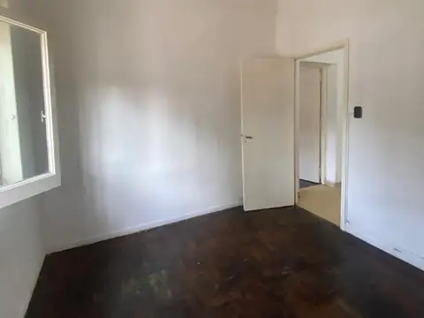 GRAN PH EN LANTA BAJA SIN EXPENSAS- AL FRENTE -3 AMB CON LIVING PEQUEÑO- 49M2- MUY LUMINOSO -C/ PATIO/LAVADERO