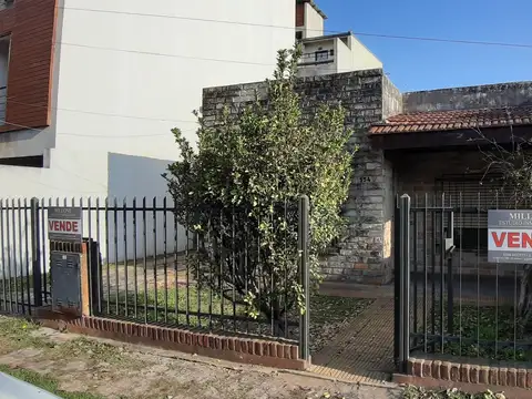 CASA SOBRE TERRENO CENTRICO 470 M2