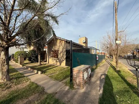 Casa desocupada en venta en Nuevo Urca – 3 dormitorios, patio amplio y galería Apta Crédito