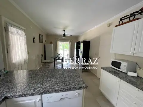 Casa 5 ambientes con 3 baños