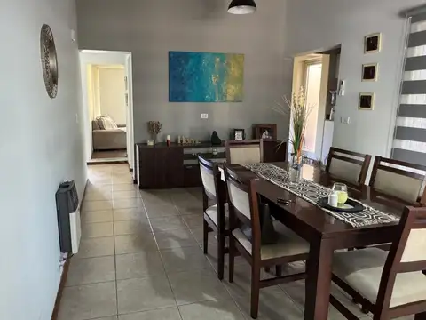 Casa 6 ambientes con 2 baños