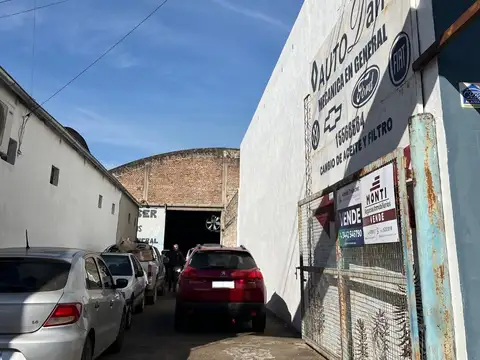 GALPON + LOCAL COMERCIAL EN VENTA - Calle Galarza