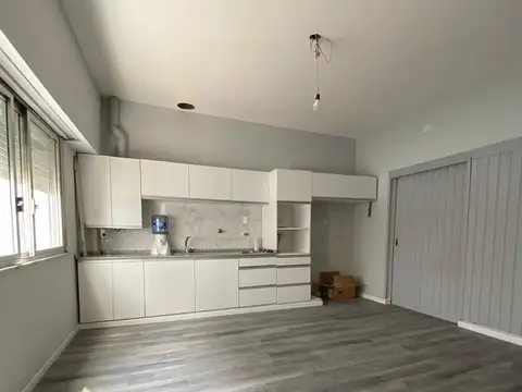 Oficina 6 ambientes con 4 baños