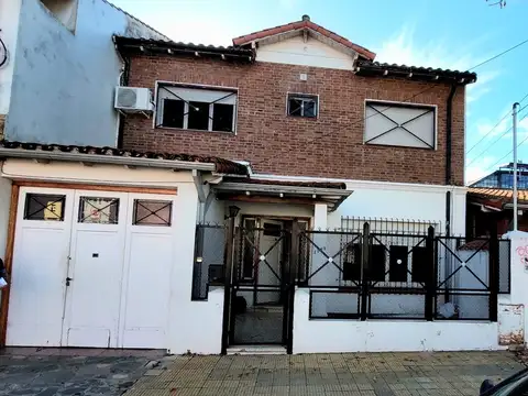 Casa Multifamiliar en Venta de 377 m² en Hermoso Barrio de San Isidro