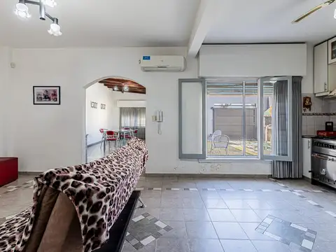 Casa en Venta con 2 cocheras
