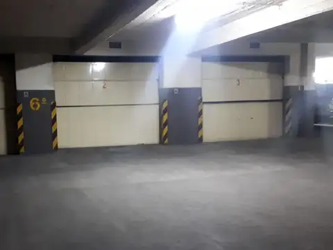 COCHERA FIJA EN PLENO CENTRO. SEGURIDAD 24HS. MONACOAUTO