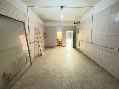 2 LOCALES AL FRENTE C/GALPON O GARAGE PARA 8 AUTOS