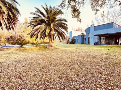 Casa 5 ambientes con 4 baños