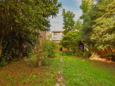 Casa 7 ambientes con 2 baños