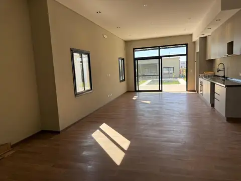 Casa en Venta en Pilar, USD 225.000