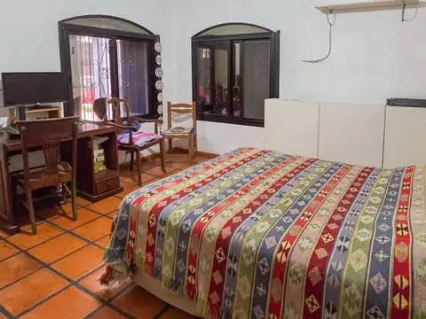 CASA A LA VENTA 4 DORMITORIOS EN BARRIO TIRO SUIZO