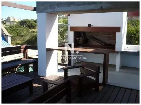 Casa 7 ambientes con 4 baños