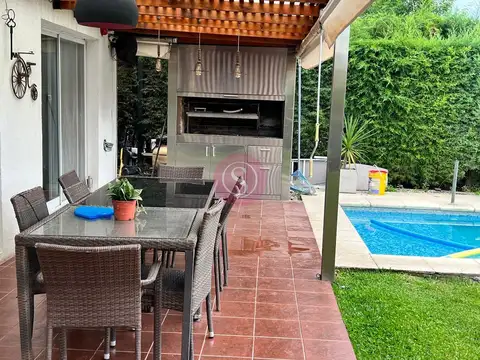Casa en Venta con 3 cocheras