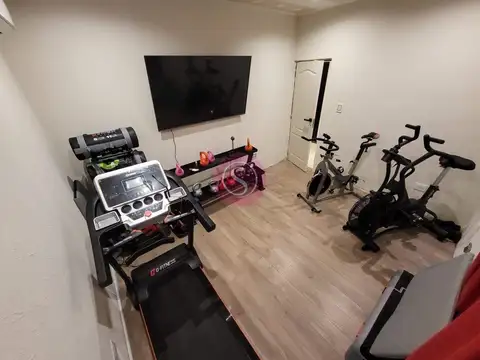 Casa 8 ambientes con 3 baños