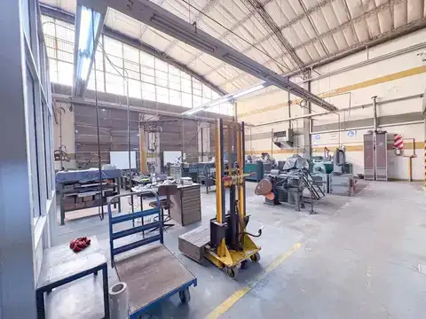 Galpon en Venta 43  mts Fondo