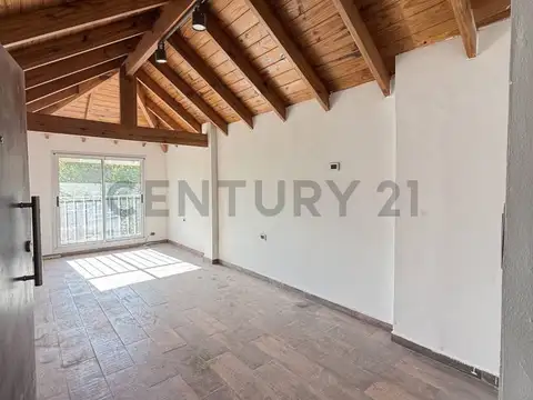 Departamento 3 ambientes con cochera y amplio patio!