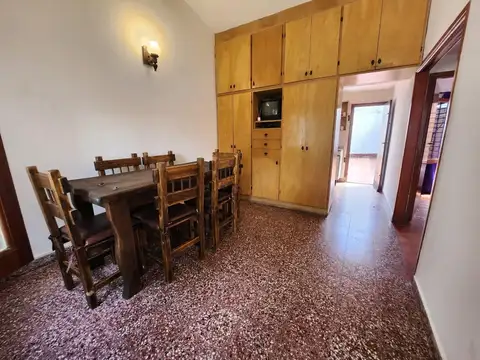 Casa 4 ambientes con 2 baños
