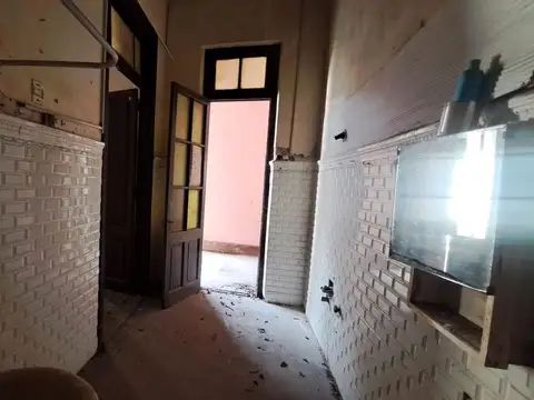Casa a refaccionar, exelente ubicación San Carlos