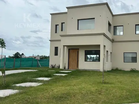 Casa en Venta en Pilar Del Este - Santa Elisa, USD 165.000