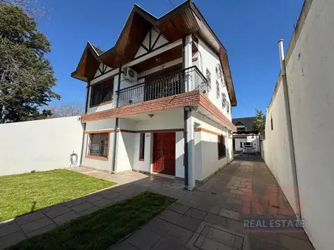 Casa en Venta con 4 cocheras