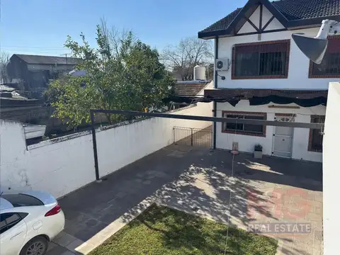 Casa 6 ambientes con 3 baños