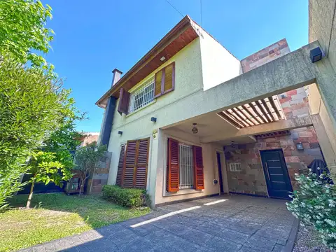 CASA 3 AMB MODERNA CON COCHERA VILLA ADELINA