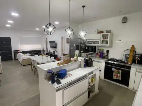 Casa 4 ambientes con 1 baño