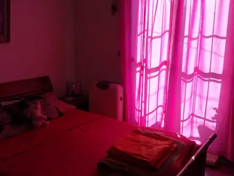 Casa con local al frente