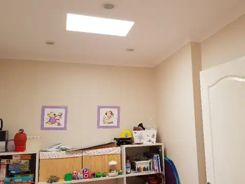 EXCELENTE CASA DE 4 AMBIENTES CON COCHERA, PATIO Y TERRAZA