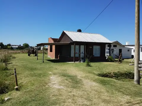 Casa en Lote: Poggioli E/ Peñoñori y Lainez - Lavalle - C800