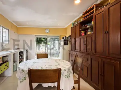 Venta de casa 5 ambientes con parque, Constitución, Mar del Plata.