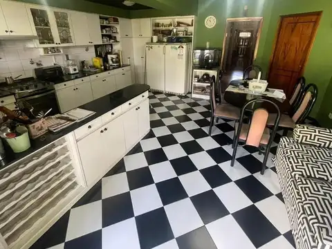 CASA DE 2 PLANTAS CON PISCINA