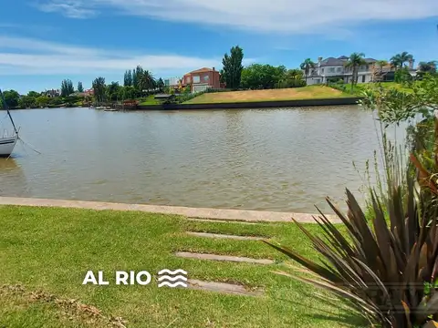 Ya Escriturada. 4 Dormitorios (2 suites) y Servicio.