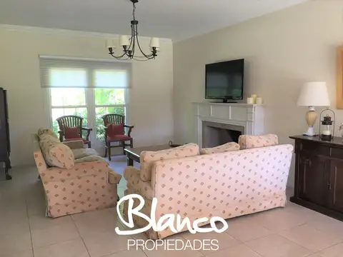 Casa 6 ambientes con 3 baños