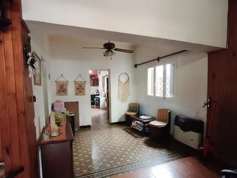 Casa 5 ambientes con 2 baños