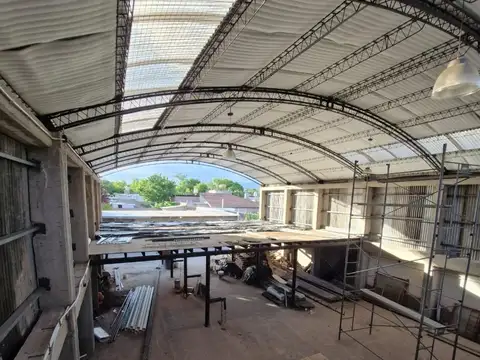 REMAX ALQUILA GALPON EN LUJAN