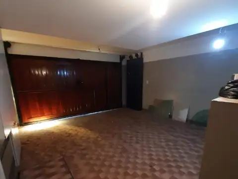 CASA 3 AMB C/FONDO, GARAGE PARA 2 AUTOS Y DPTO 2 AMB. FONDO
