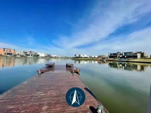 Lote al lago en venta en Carpinchos, Nordelta.